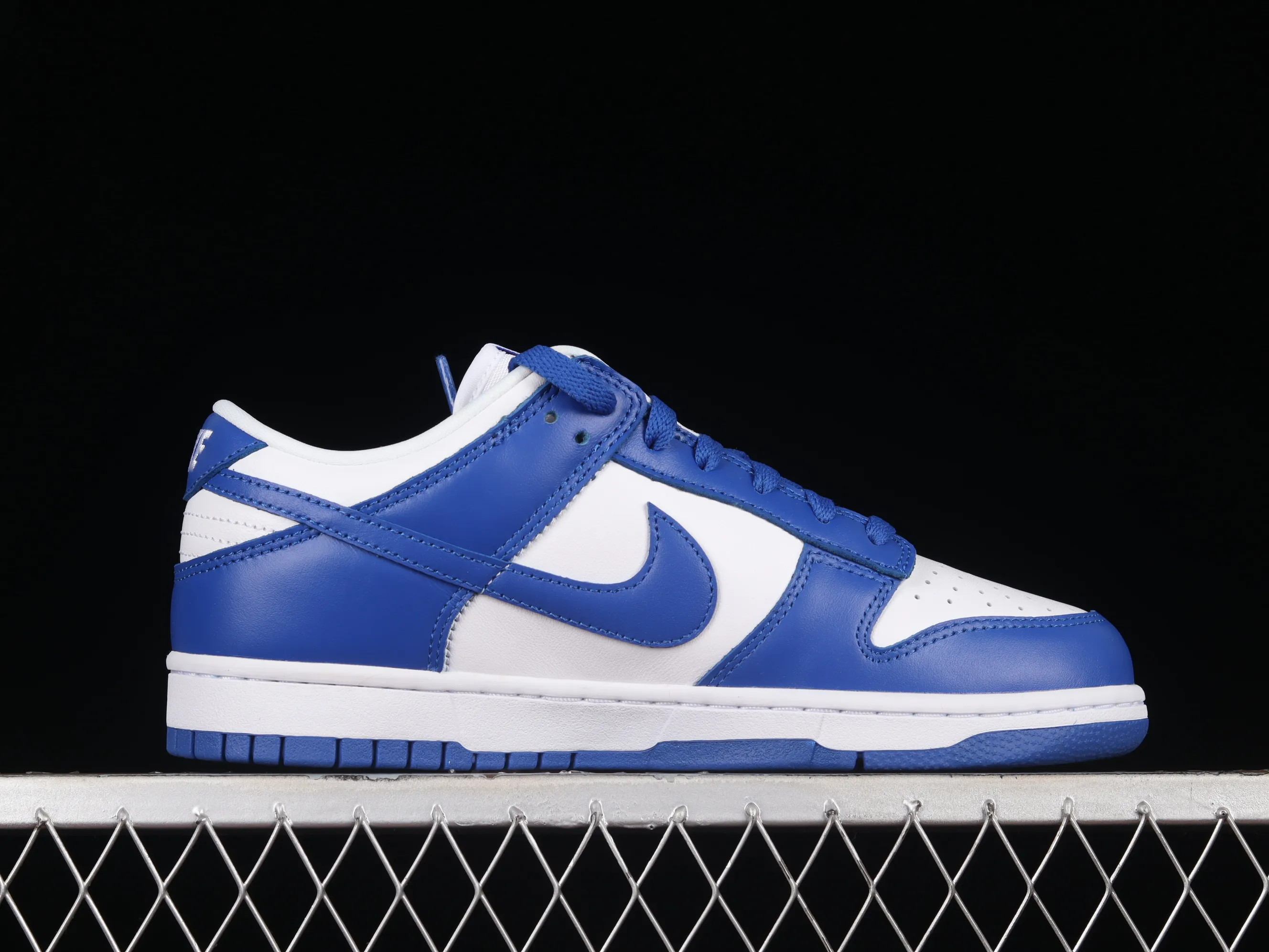 All Categories Nk SB Dunk Series Nk SB Dunk Low Low-top Sneakers M Version Pure Original Nk SB Dunk Low Pro "Kentucky" White and Blue University of Kentucky SB Smashing Backboard Fashion Casual Sneakers CU1726-100
